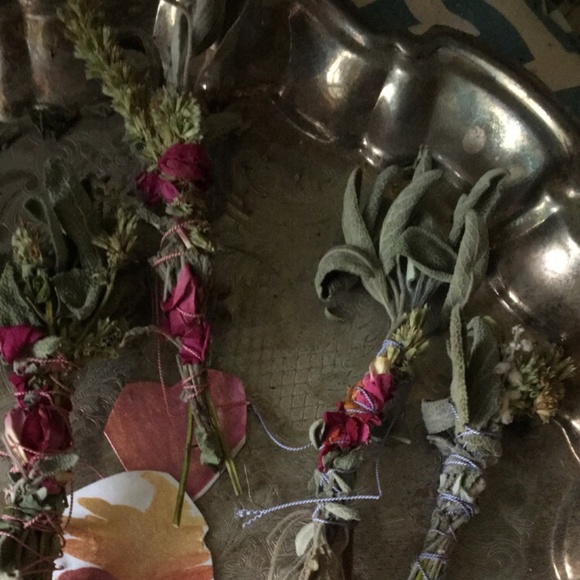 Small Sacred heart 💜 botanical wand ✨🧚‍♀️🌿 smudge sage rose florals handmade - Picture 1 of 3